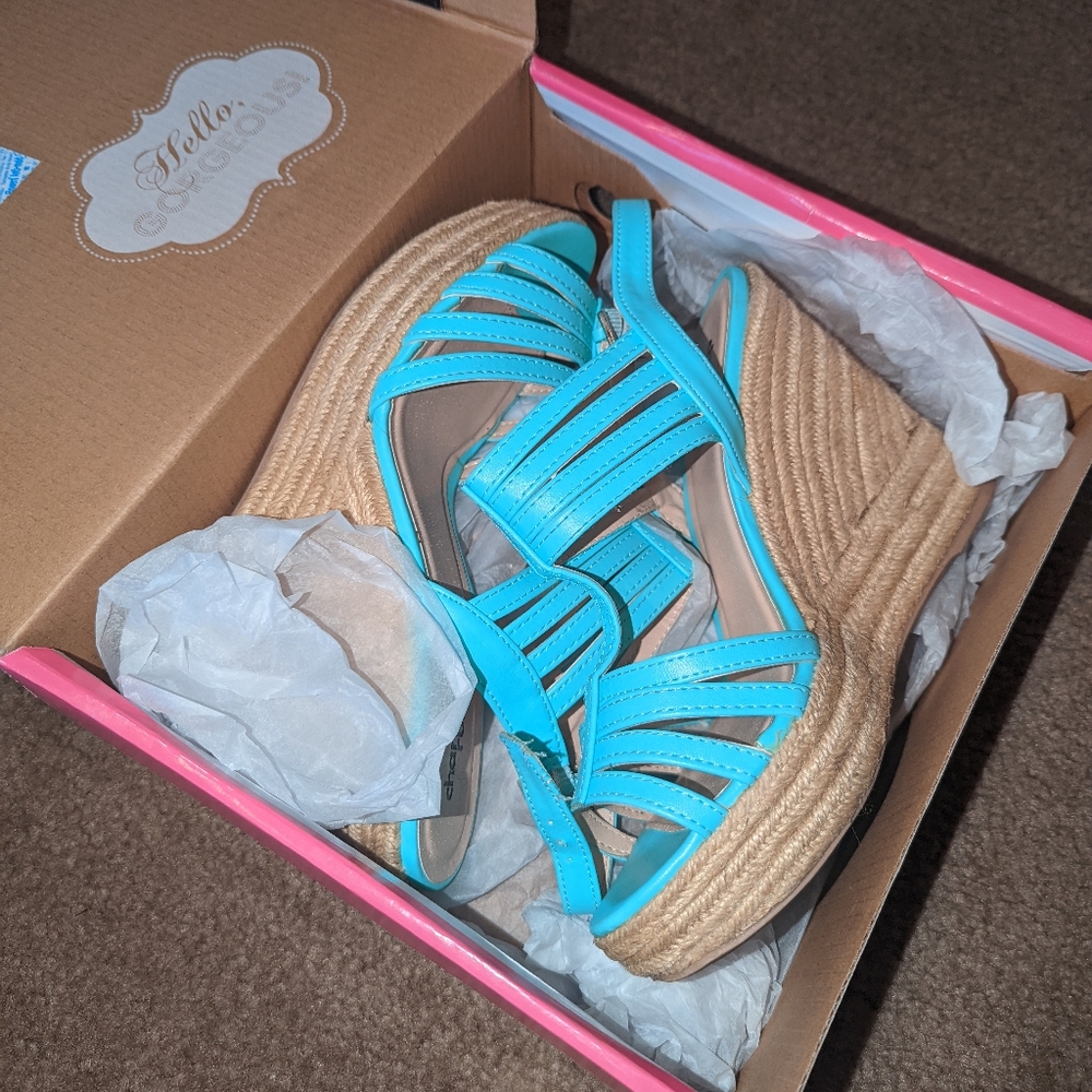 Sandals - Picture 1 of 2